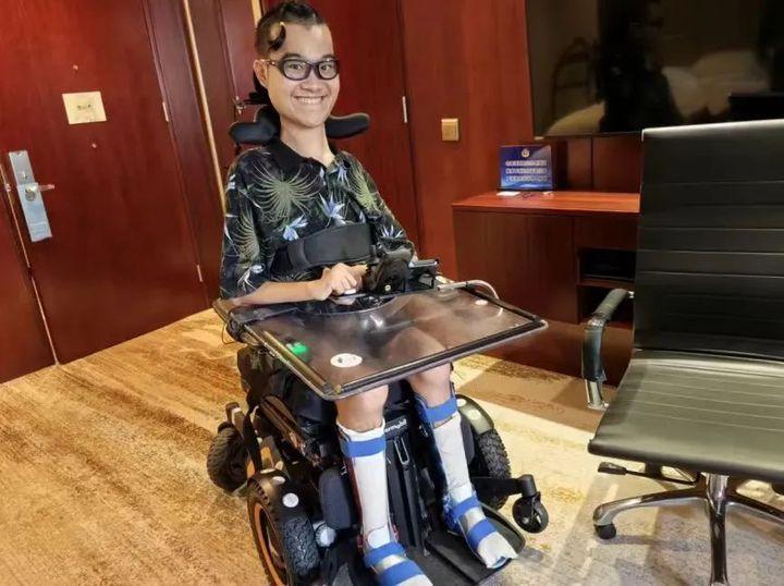 出生就患上渐冻症11年后拿到奥赛金牌17岁考入麻省