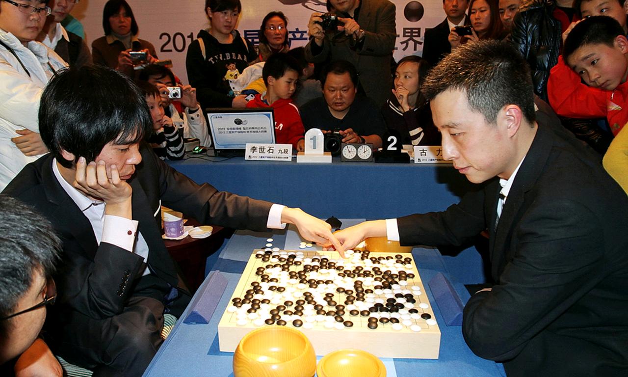 围棋第一人柯洁与科研水平一般的普通院士相比谁的智商高