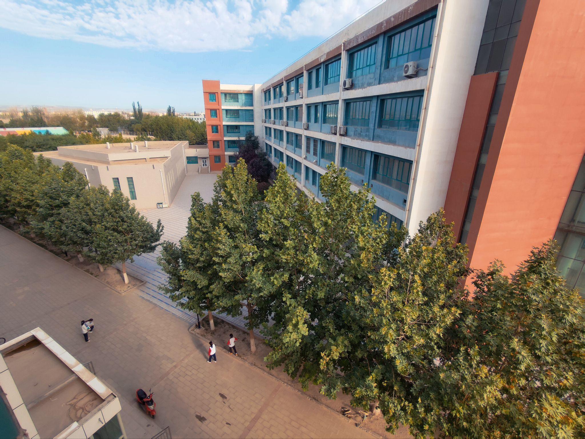 生活在阿克苏地区二中是一种怎样的体验