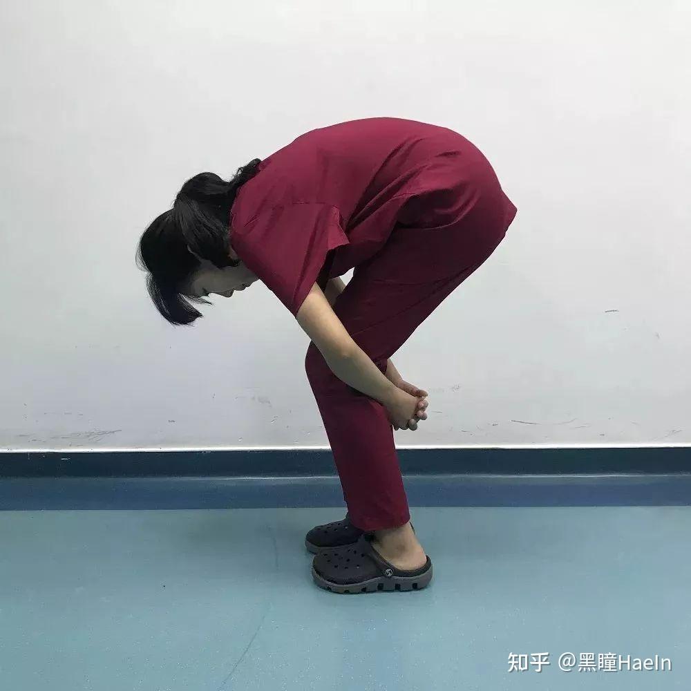 怎样纠正成年人驼背耸肩的体态