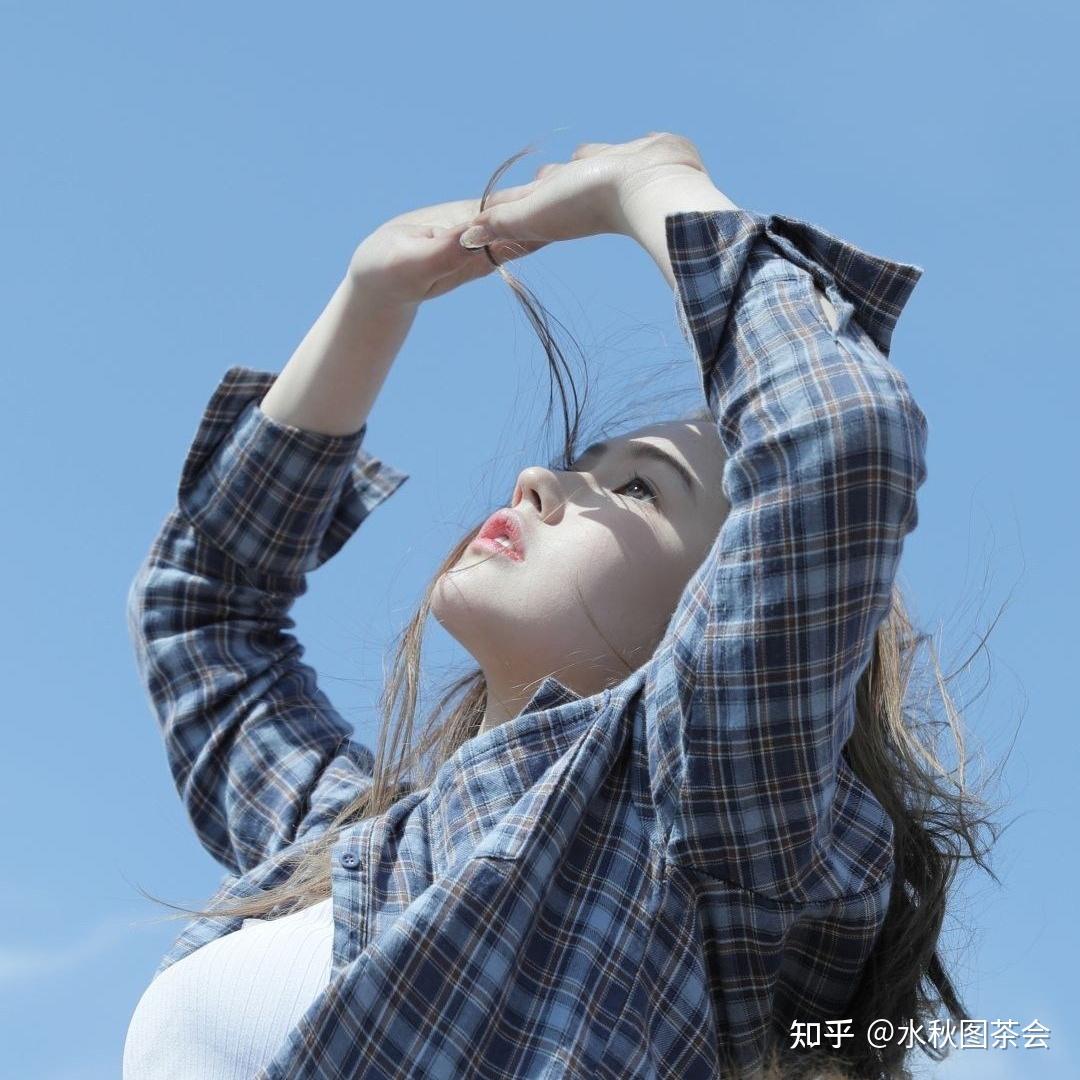 有没有侧脸看天空的女头像