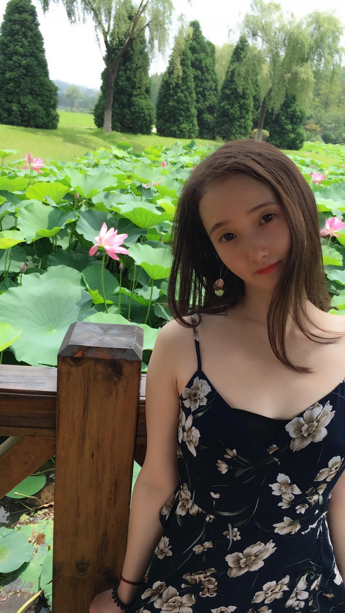高中时素颜就好看的女生长大化妆后岂不逆天?