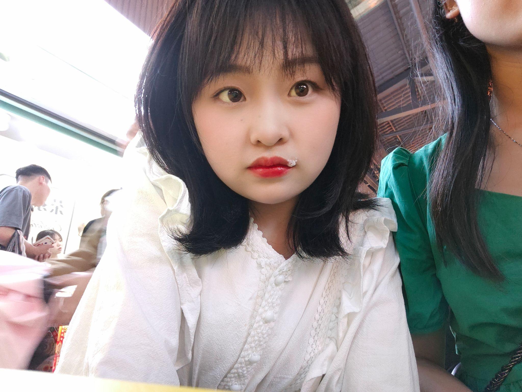 有人会喜欢身高一米五脸还长得很幼态的女生吗