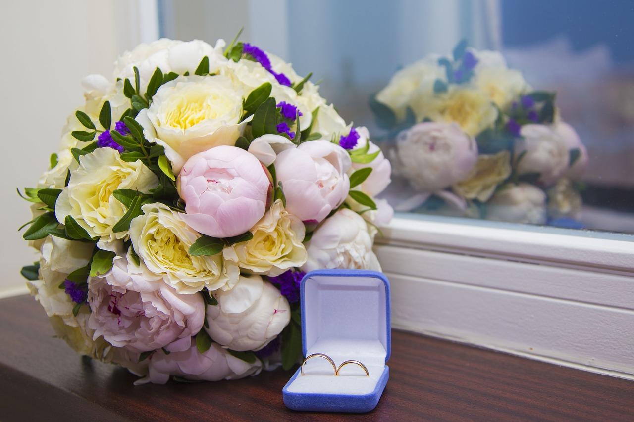 3. 节日主题花束