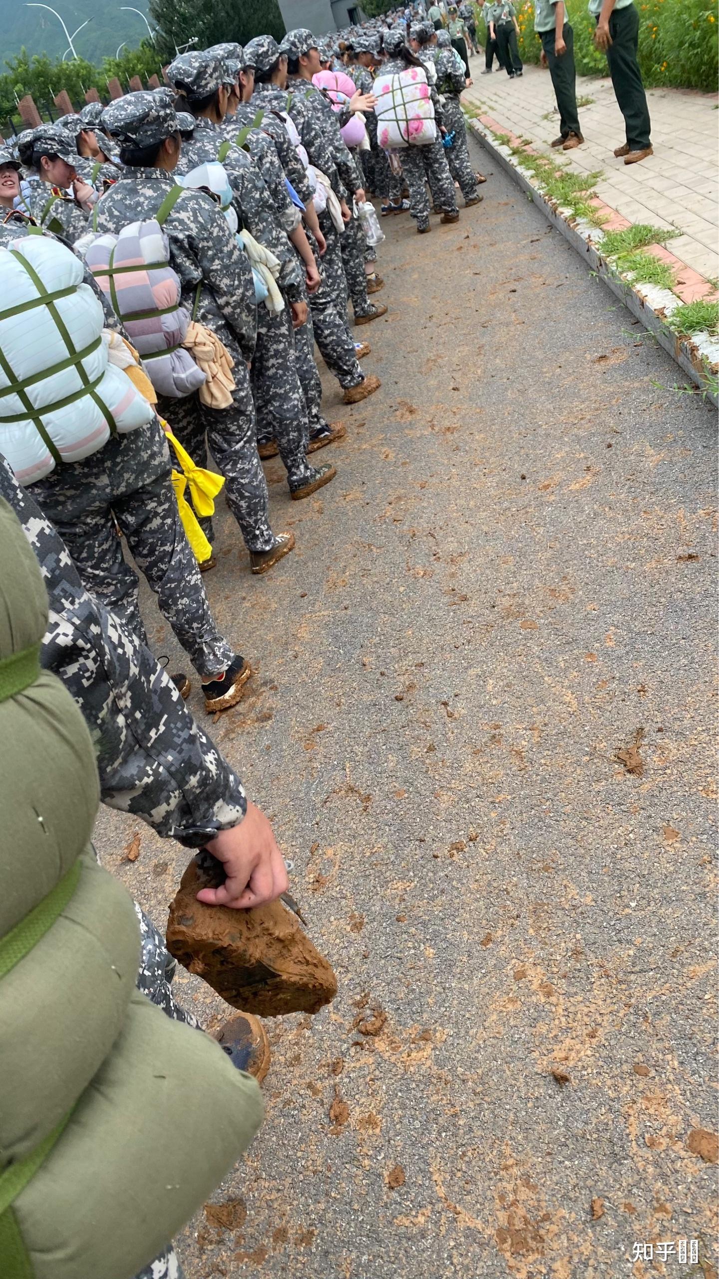 如何看待北京化工大学军训安排踩泥科目?