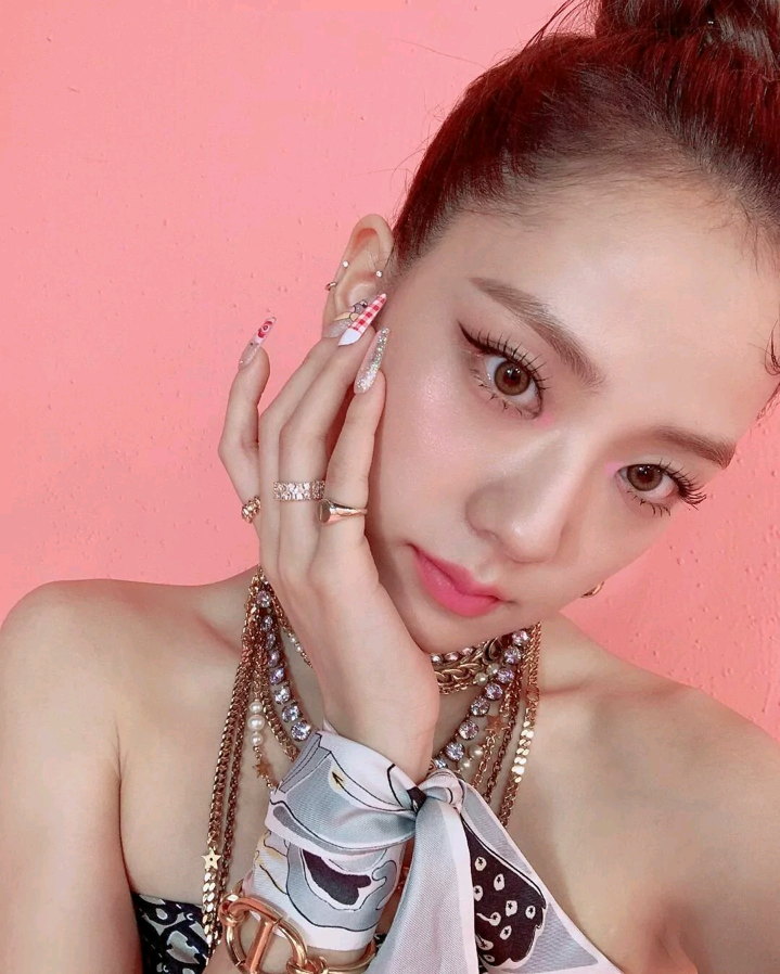 blackpink每位成员的标志性拍照姿势都是什么