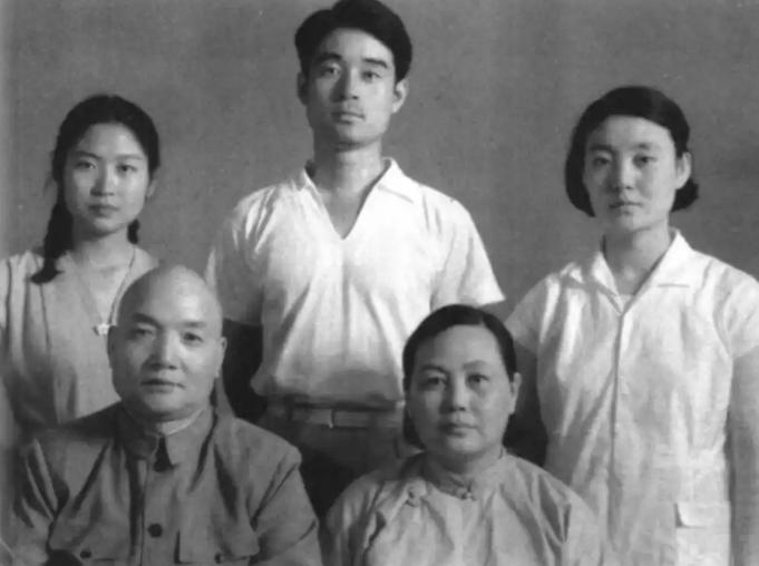李敏结婚当天,孔从洲留光头出席,毛主席一眼认出:亲家公你好啊 - 知乎