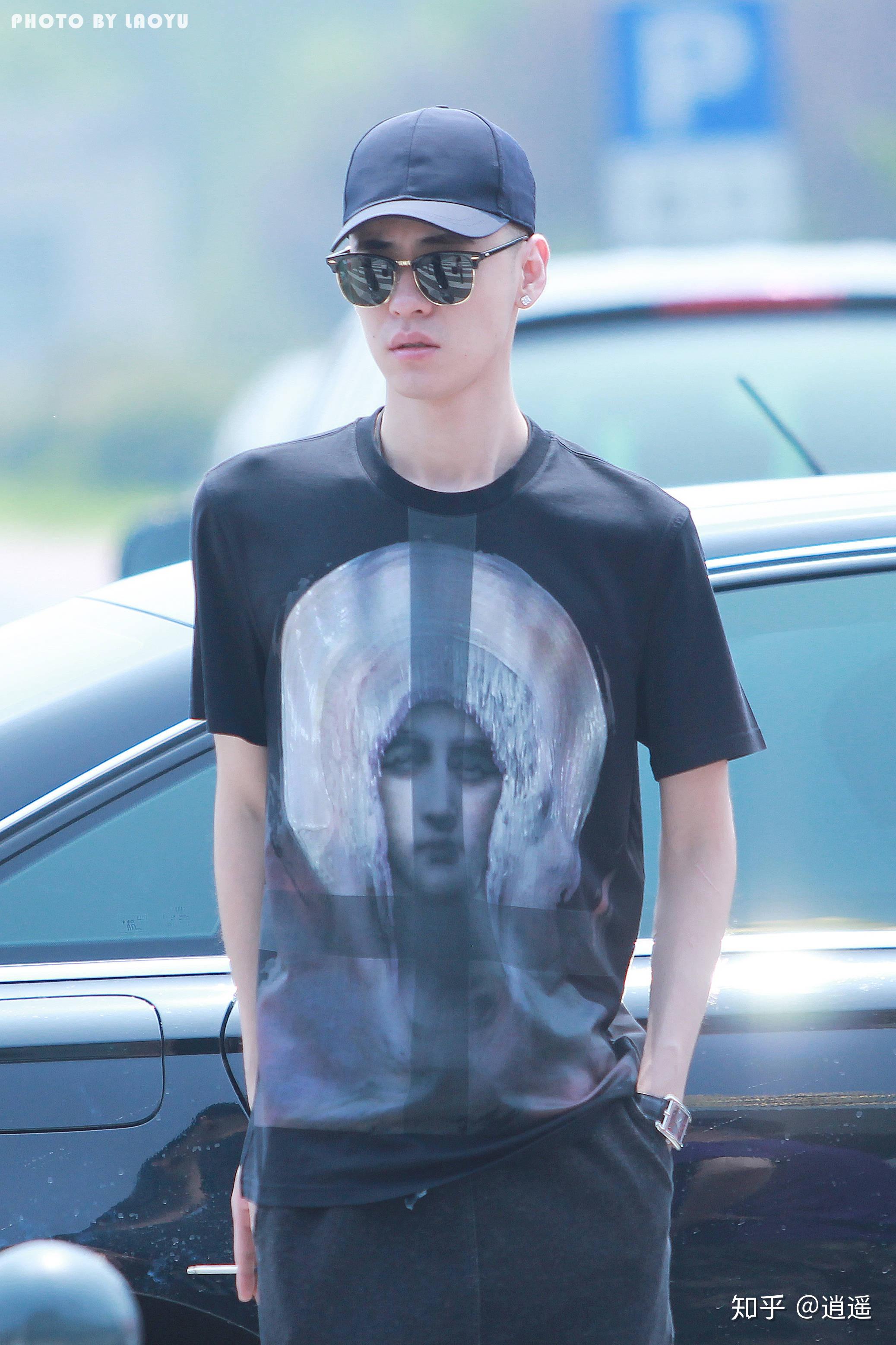 为啥张云雷总爱穿破洞牛仔裤? - 知乎