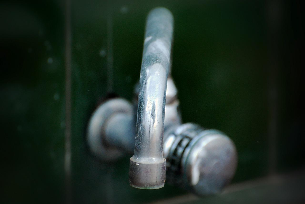 3. 预防墙面损坏