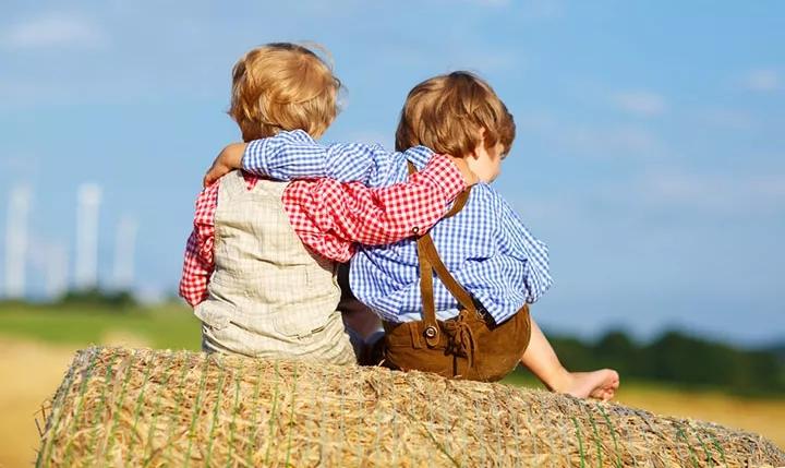 《教养的迷思》颠覆了我的认知,她说同伴关系比亲子关系还要重要 - 知乎