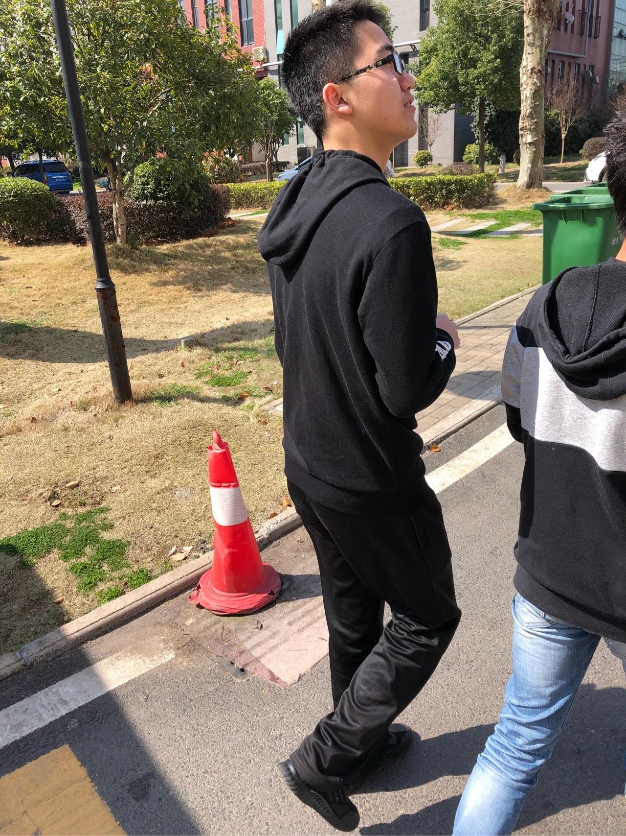 男朋友是个大瘦子真的超级超级瘦有没有合适的男装推荐