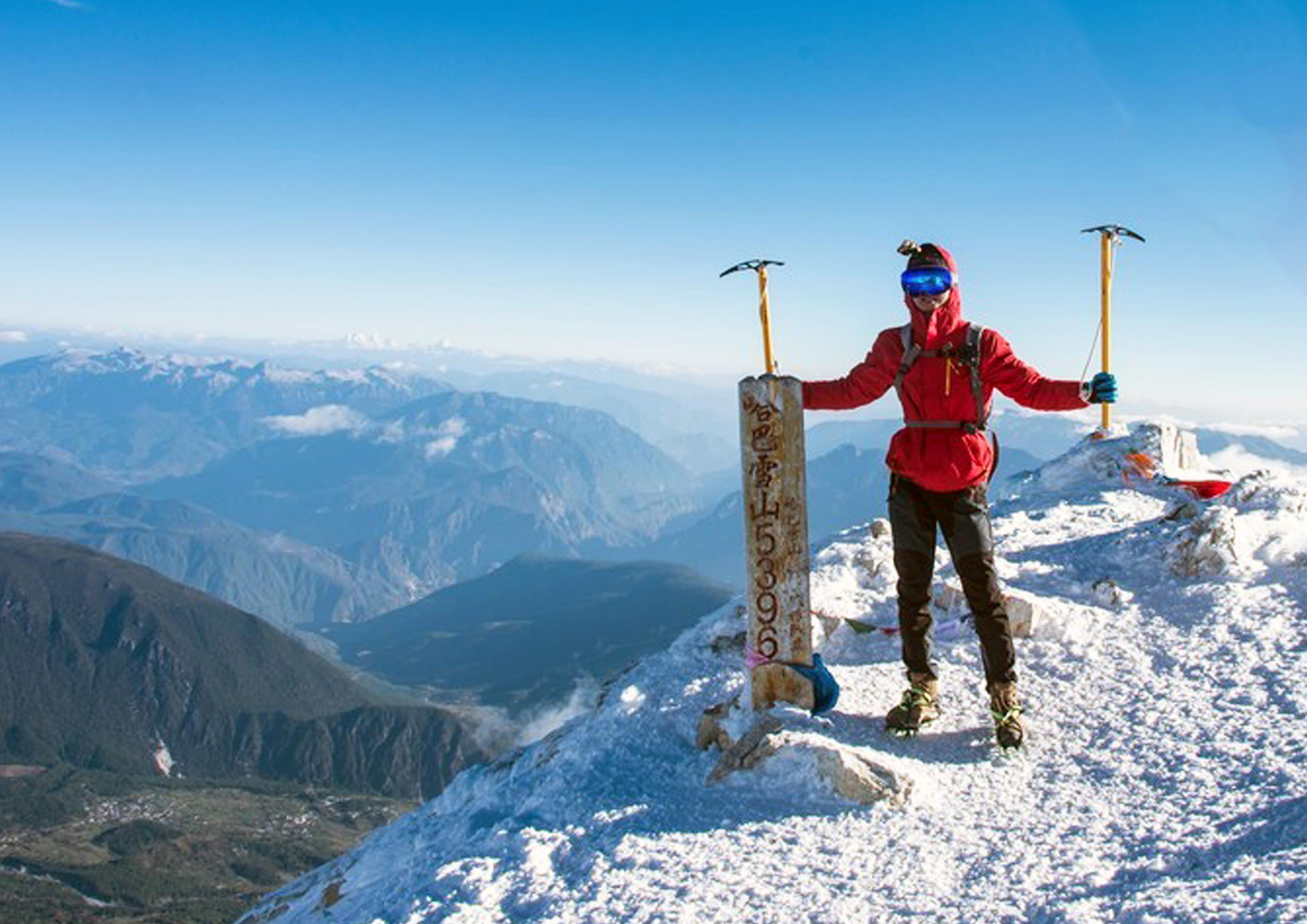 我這樣的6月左右去登哈巴雪山行嗎現在開始需要怎麼準備