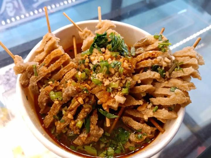 地摊鸡汁豆腐怎么做?鸡汁豆腐串的做法与配料窍门,鸡汁豆腐串的做法