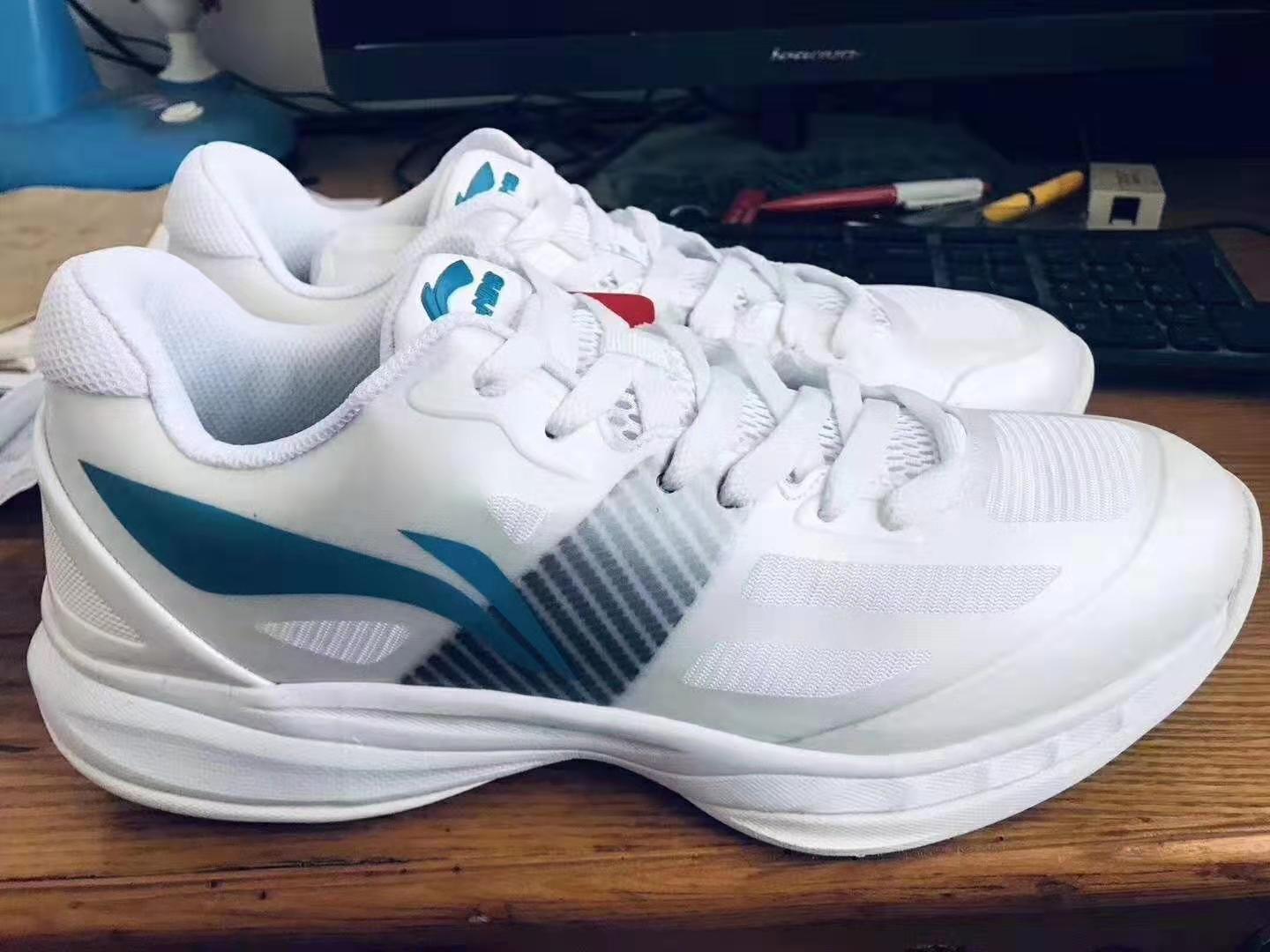 有谁知道李宁超轻10?