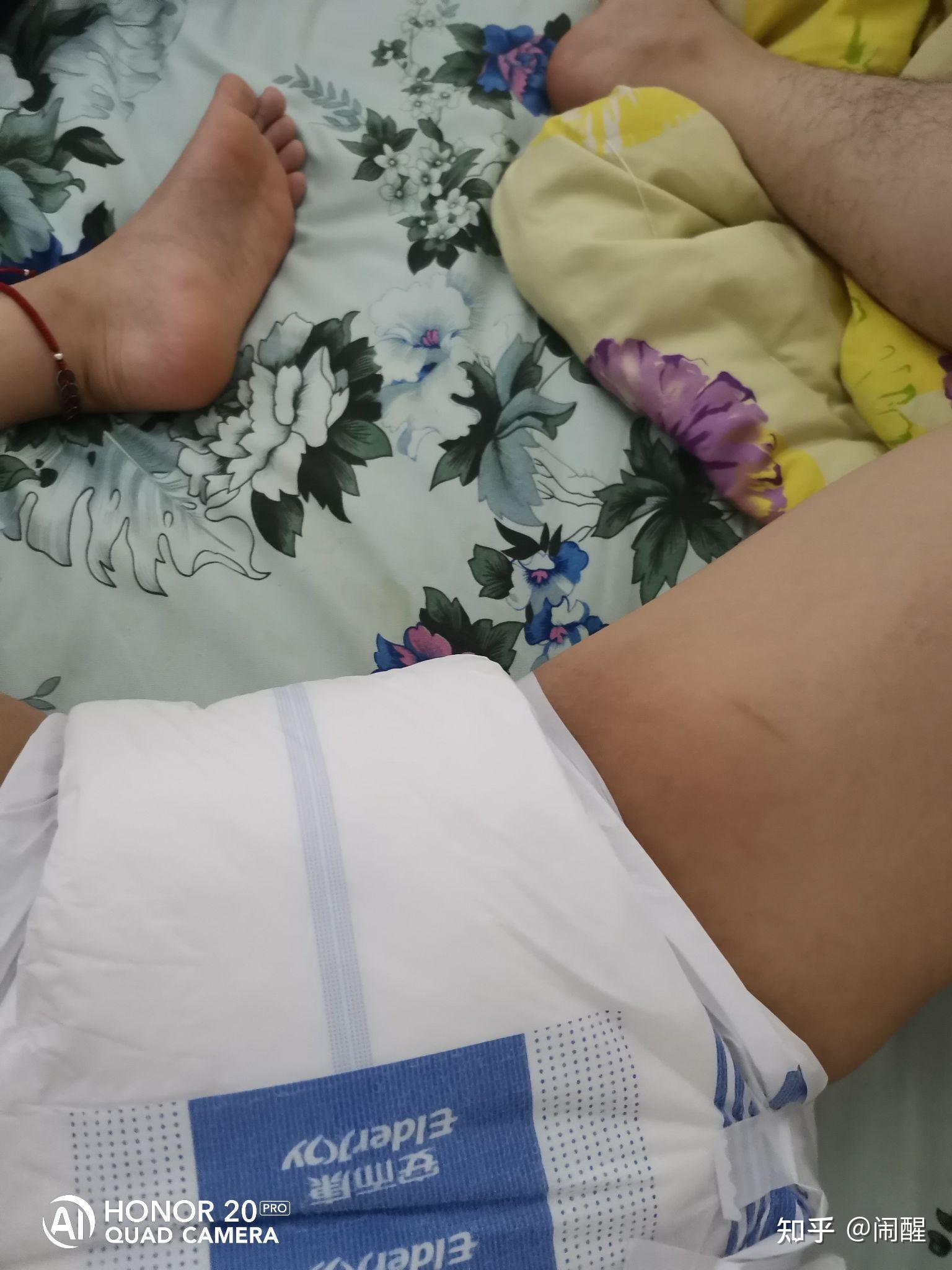 纸尿裤一人怎么穿