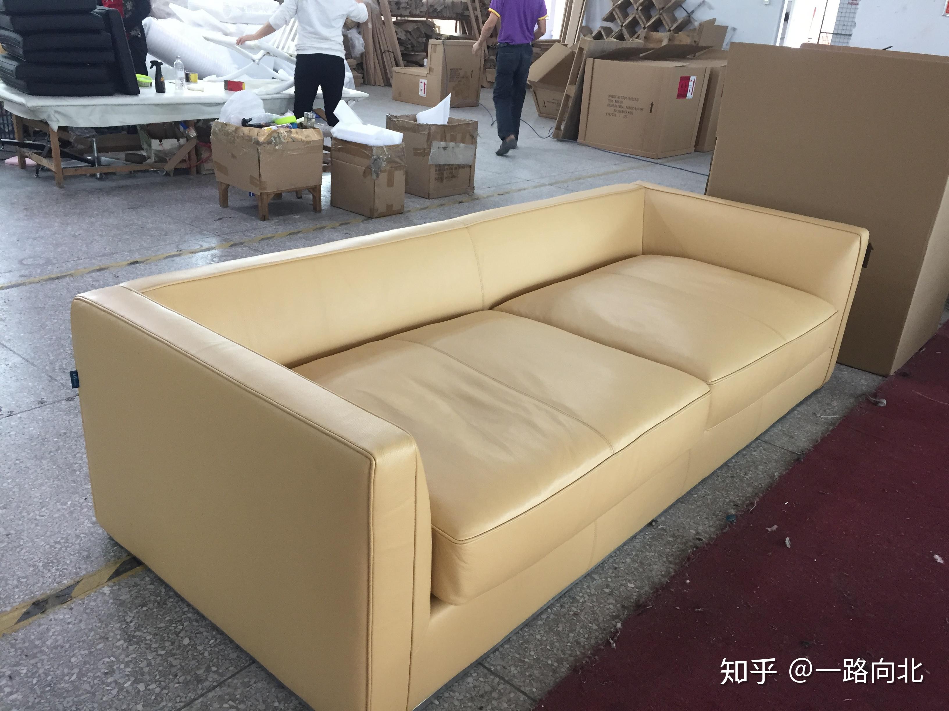 新买的沙发坐了2个小时就皱皮了是什么问题