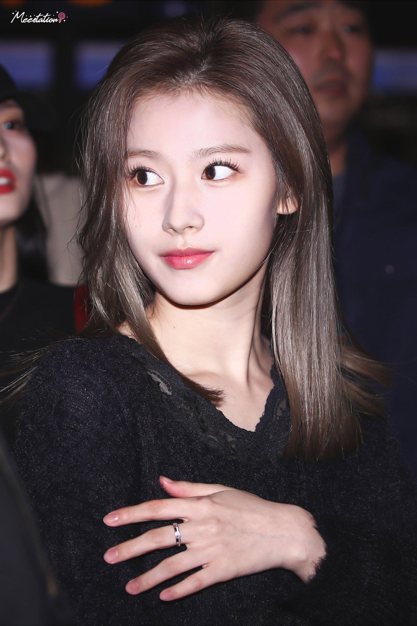 twice的凑崎纱夏sana有什么神图