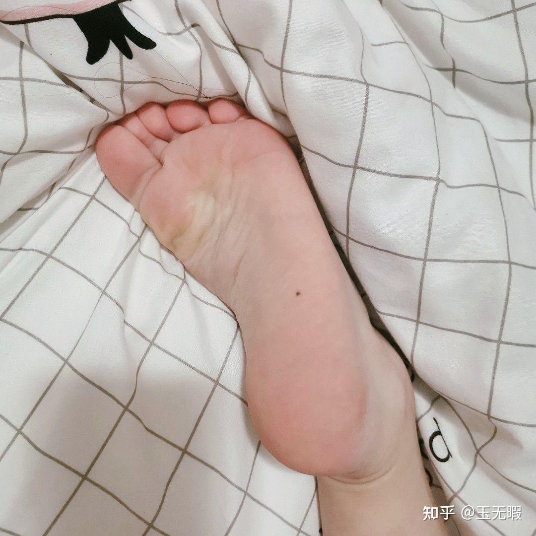 为什么现在女生脚臭也隐隐成为优点了