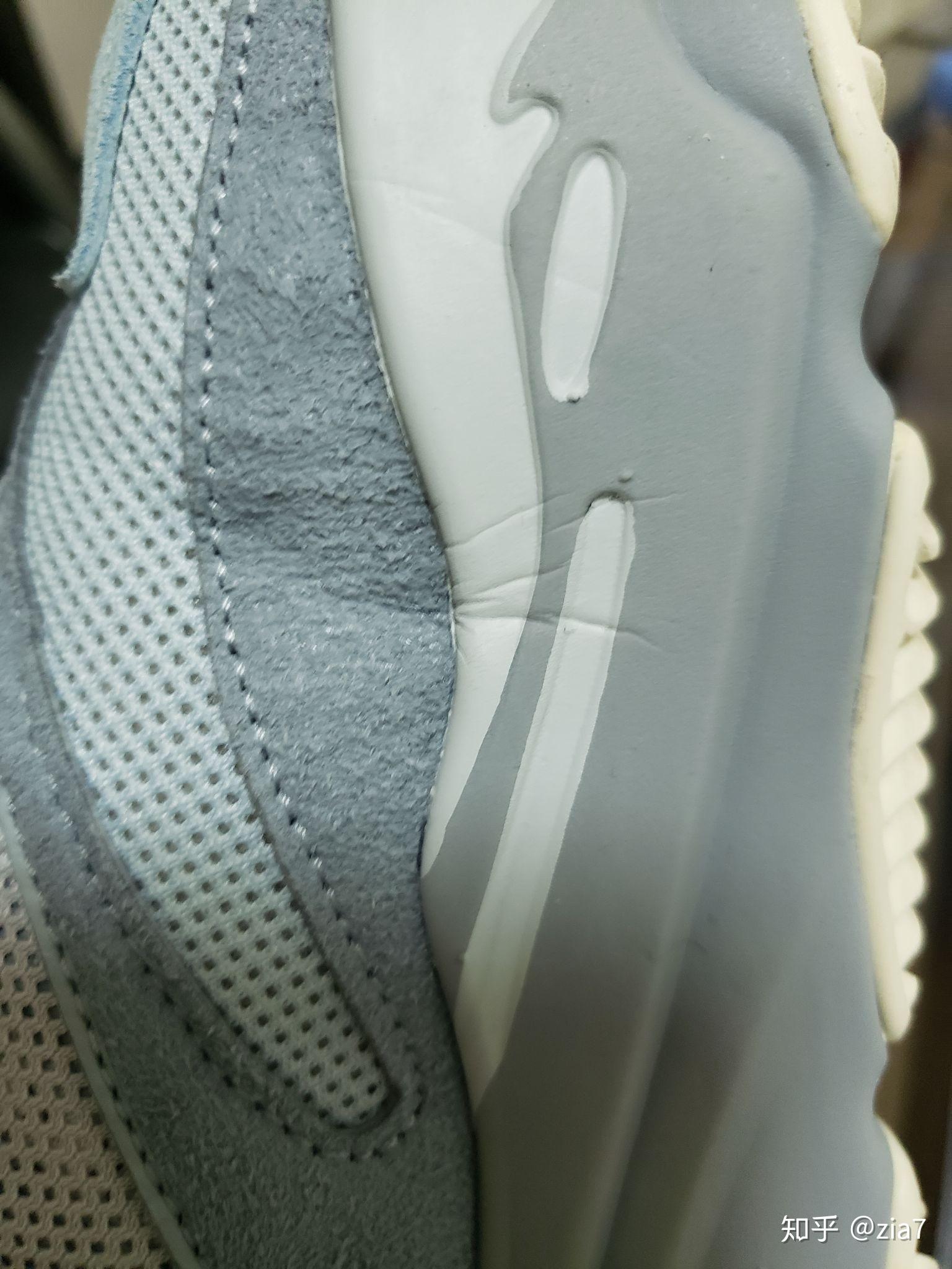yeezy700穿一段时间后鞋底侧边出现皱纹正常吗