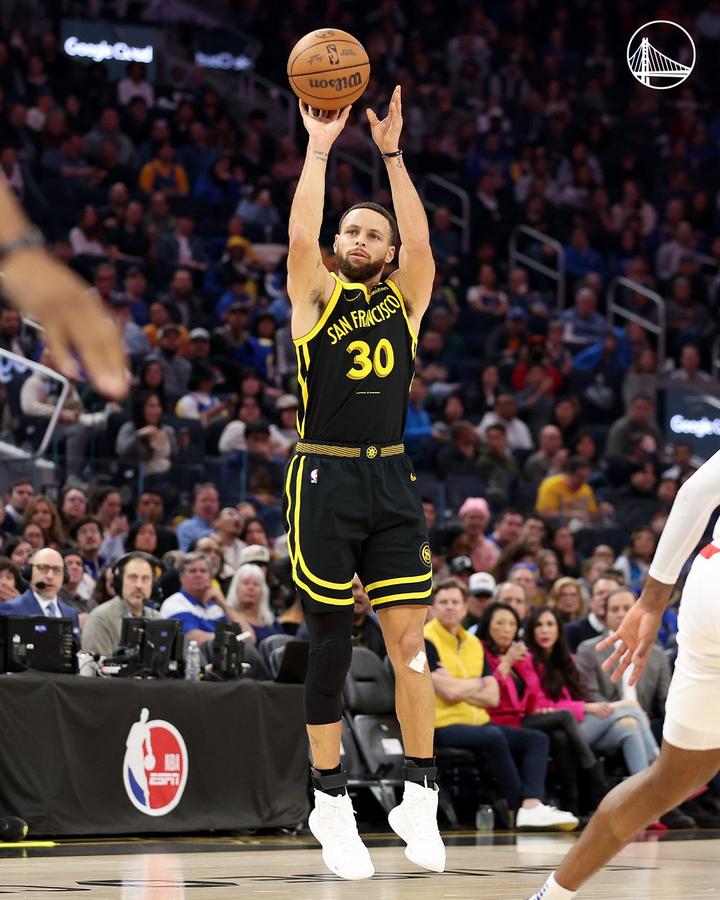 库里三分球18投6中该不该被批?末节三分6中1是不是浪投?