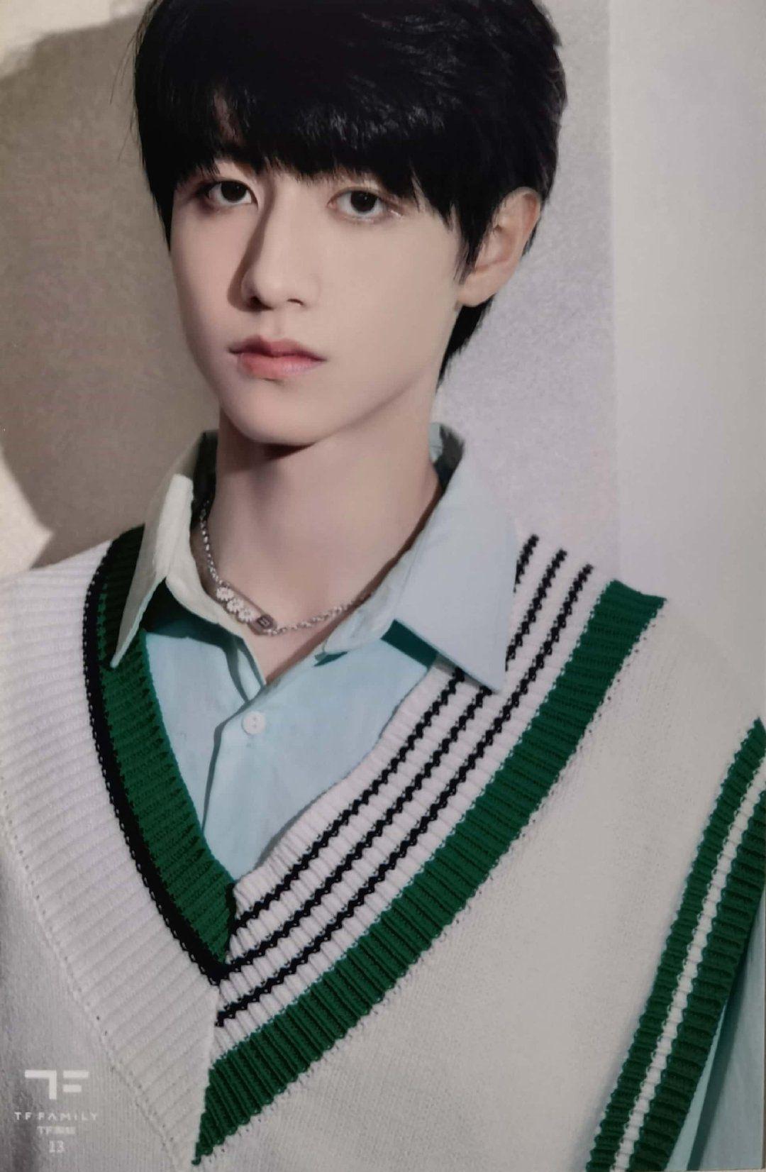 重庆七中的校草朱志鑫长得多好看