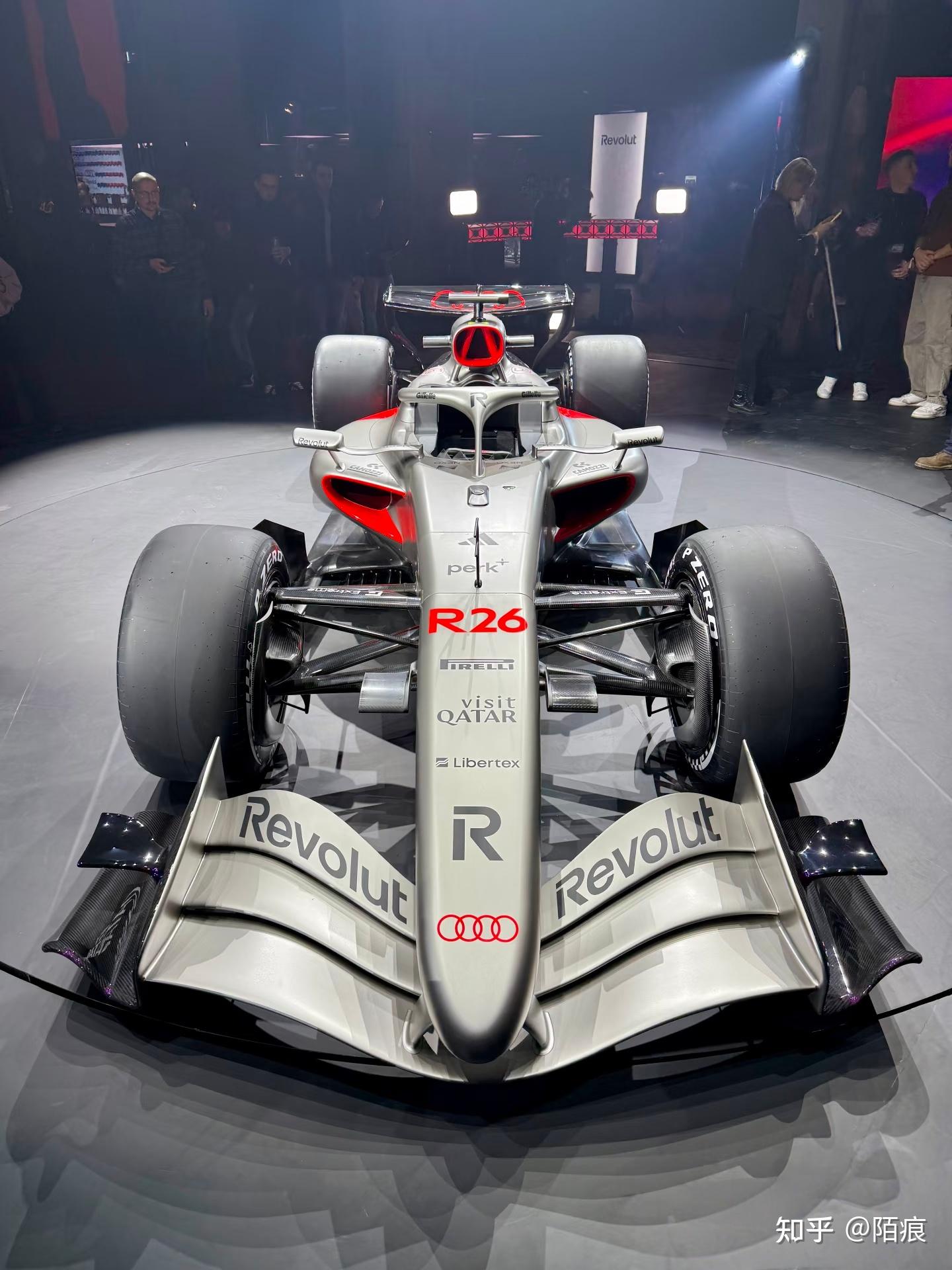 奥迪F1首车R26亮相 千匹混动+红标四环 - 知乎