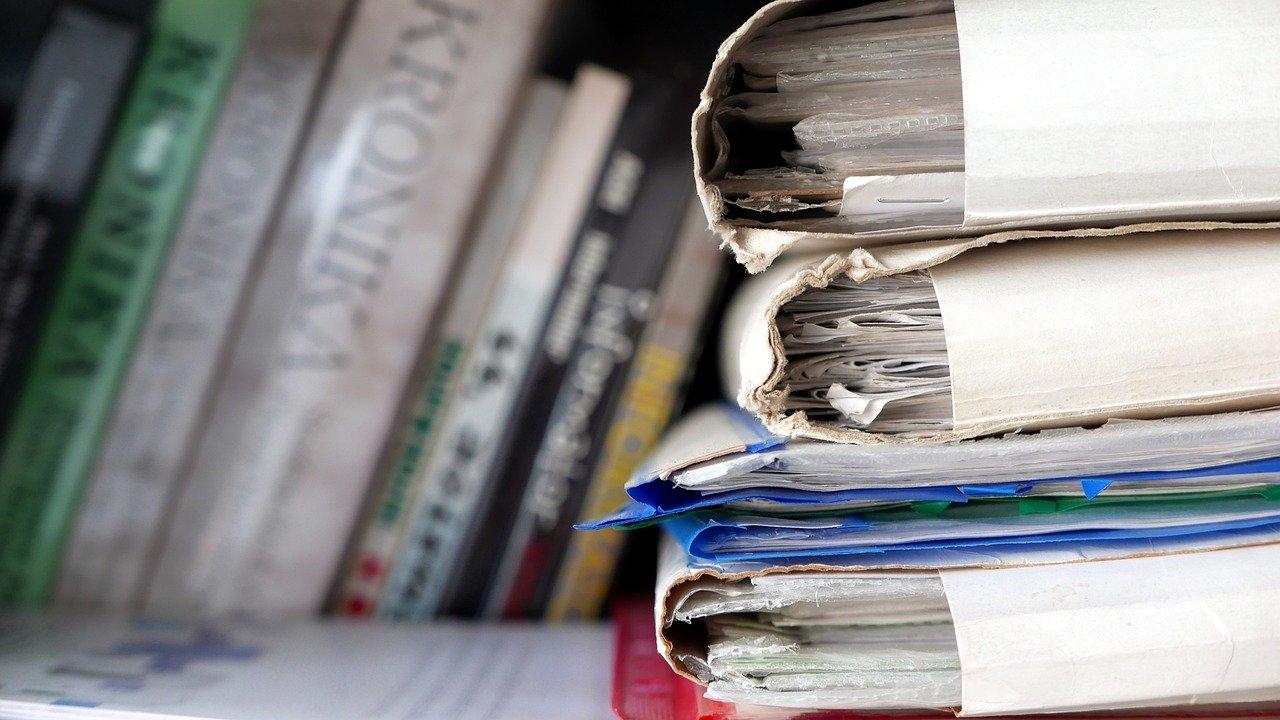 衣架如何贴在墙上