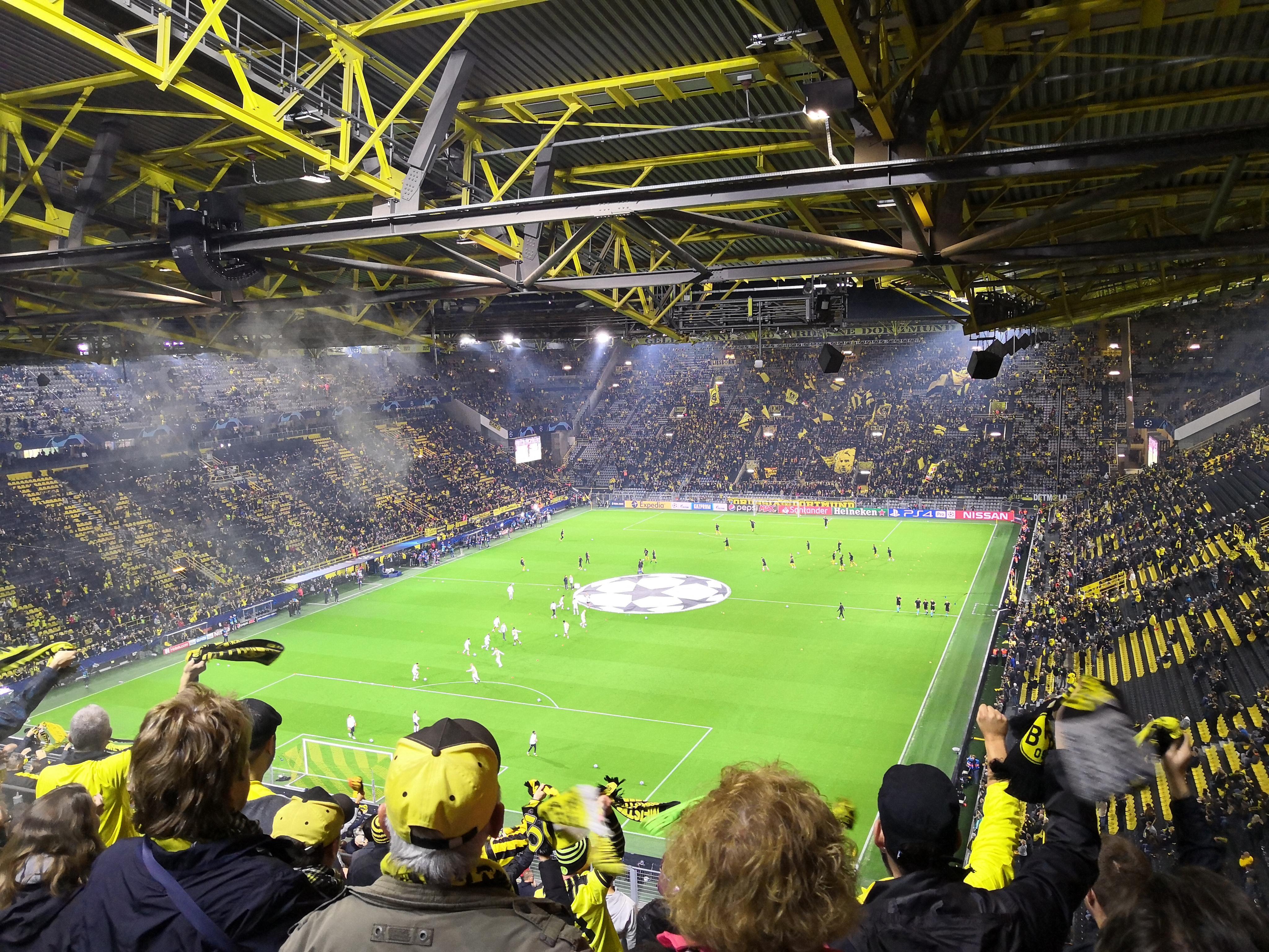 在魔鬼主场威斯特法伦球场看球是怎样一种体验