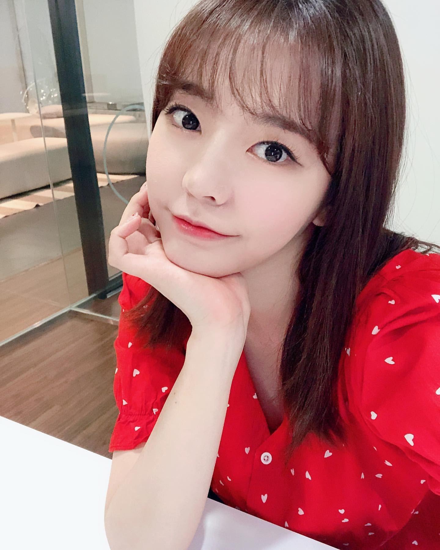 sunny作为李秀满的侄女不应该有很多资源吗 为什么现在感觉查无此人?