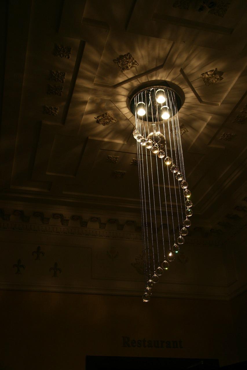 椭圆形吊顶装什么灯好