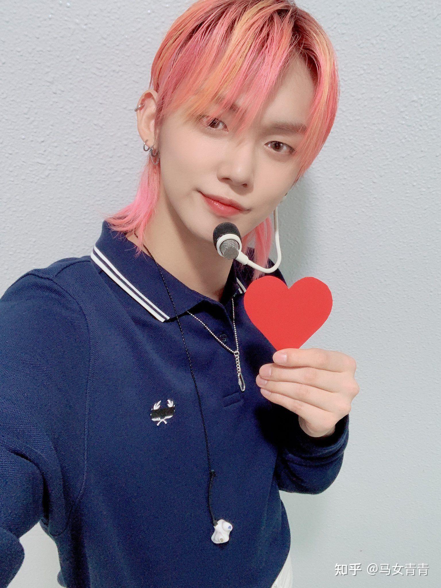 有没有txt男团崔然竣崔连准很好看的图粉色头发的为主