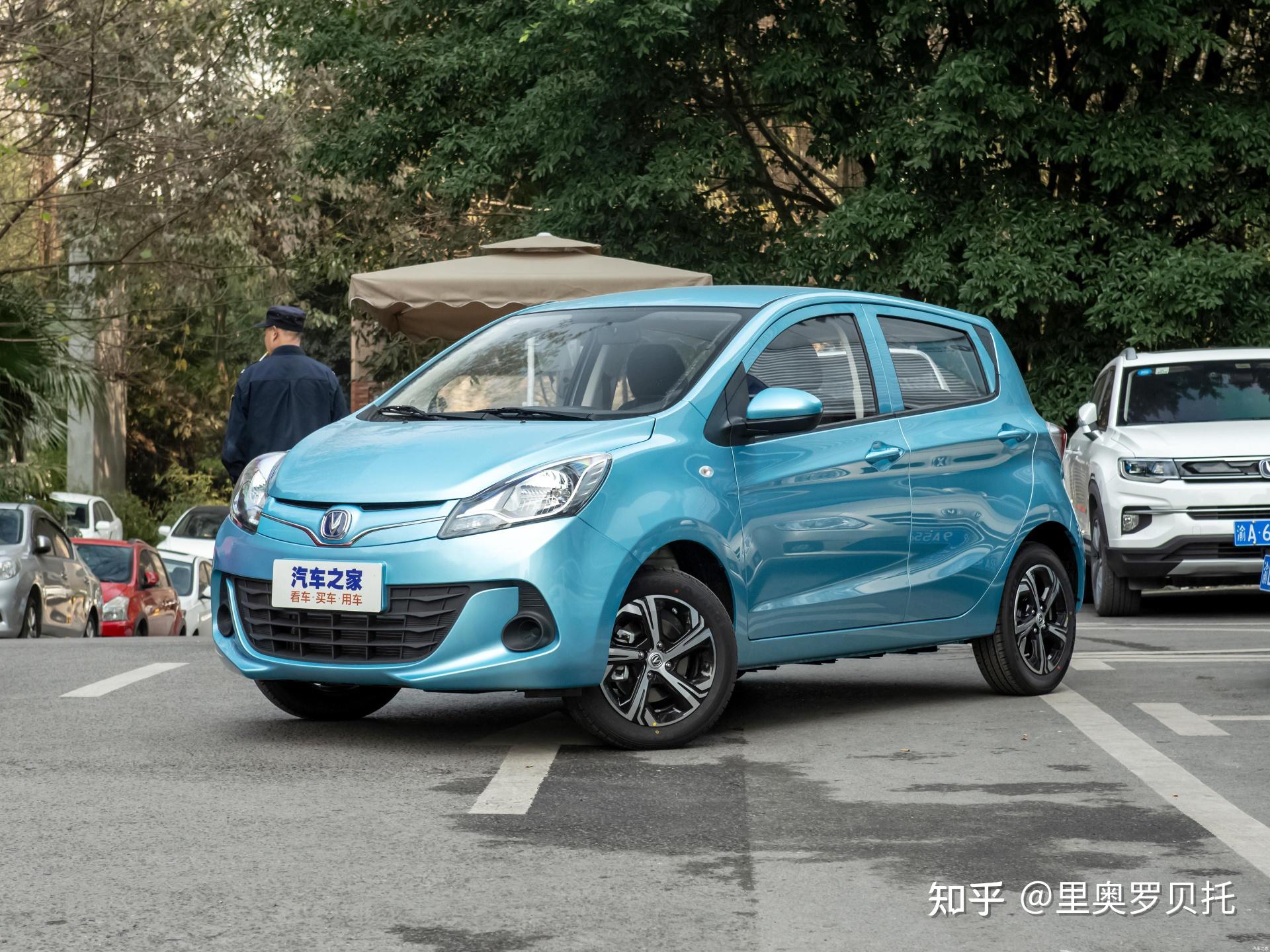 现在想买个代步车车价57万左右自动挡油耗低一些大家推荐一下