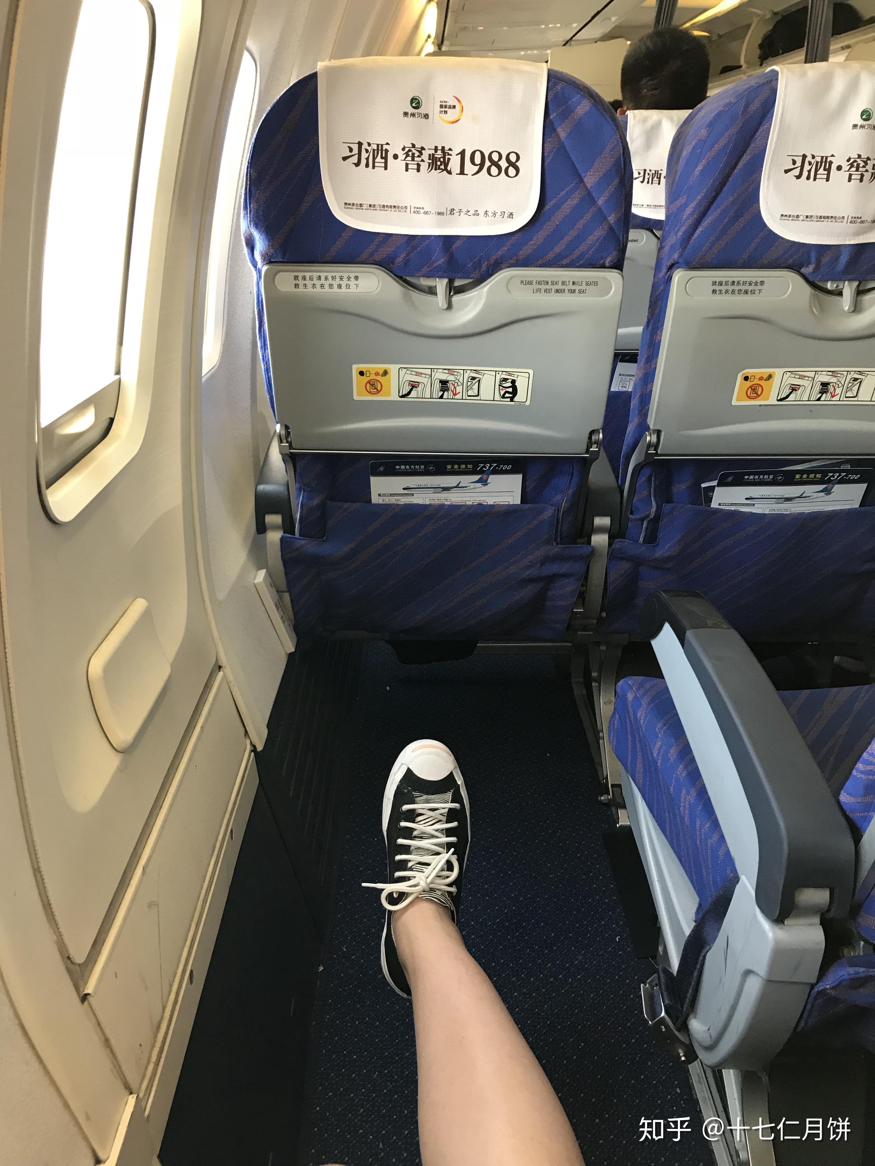 飞机紧急出口位置是如何安排的