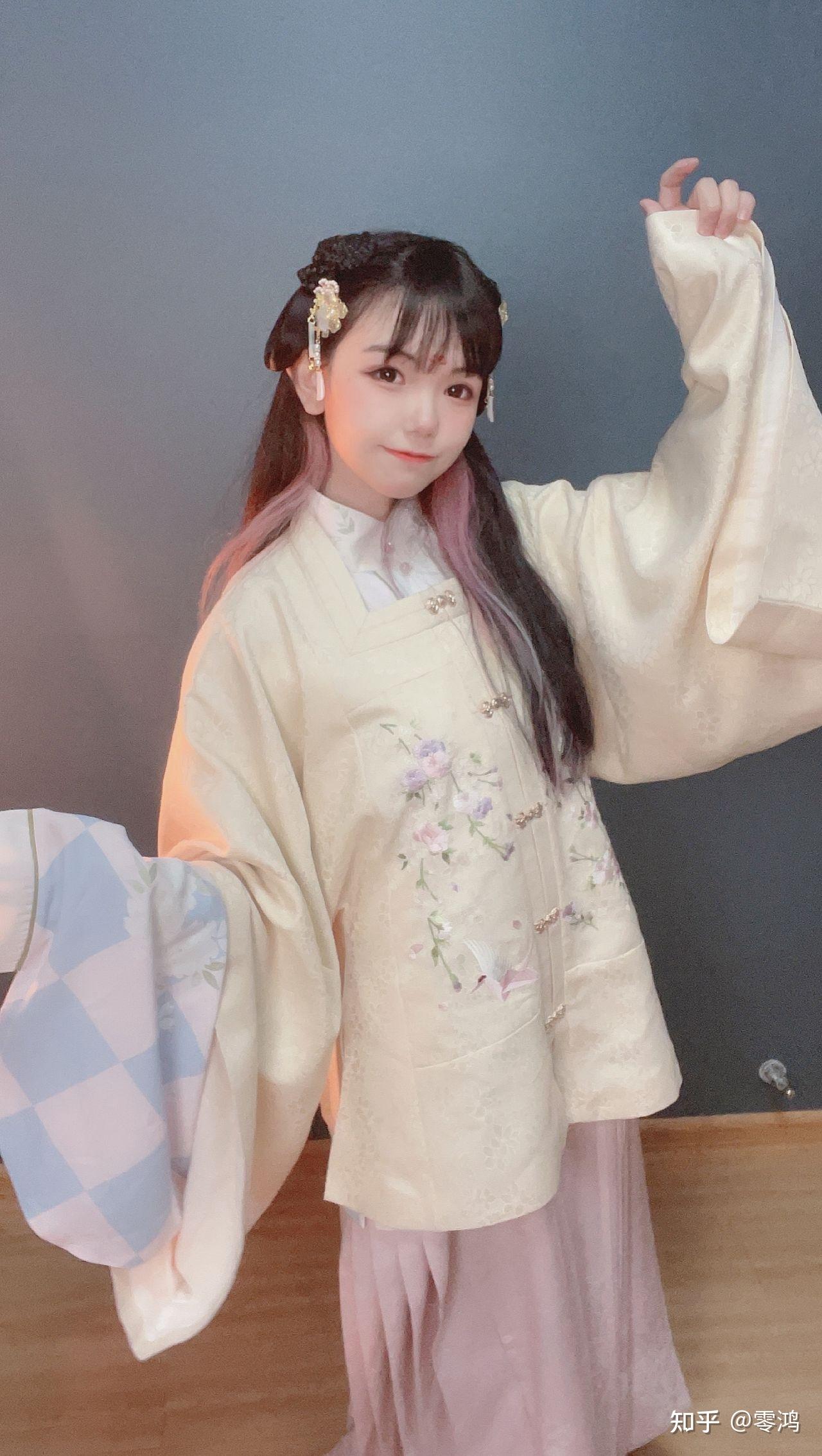 封茗囧菌的线下和微博的照片差别大码吗各位线下见过的可以说一下嘛