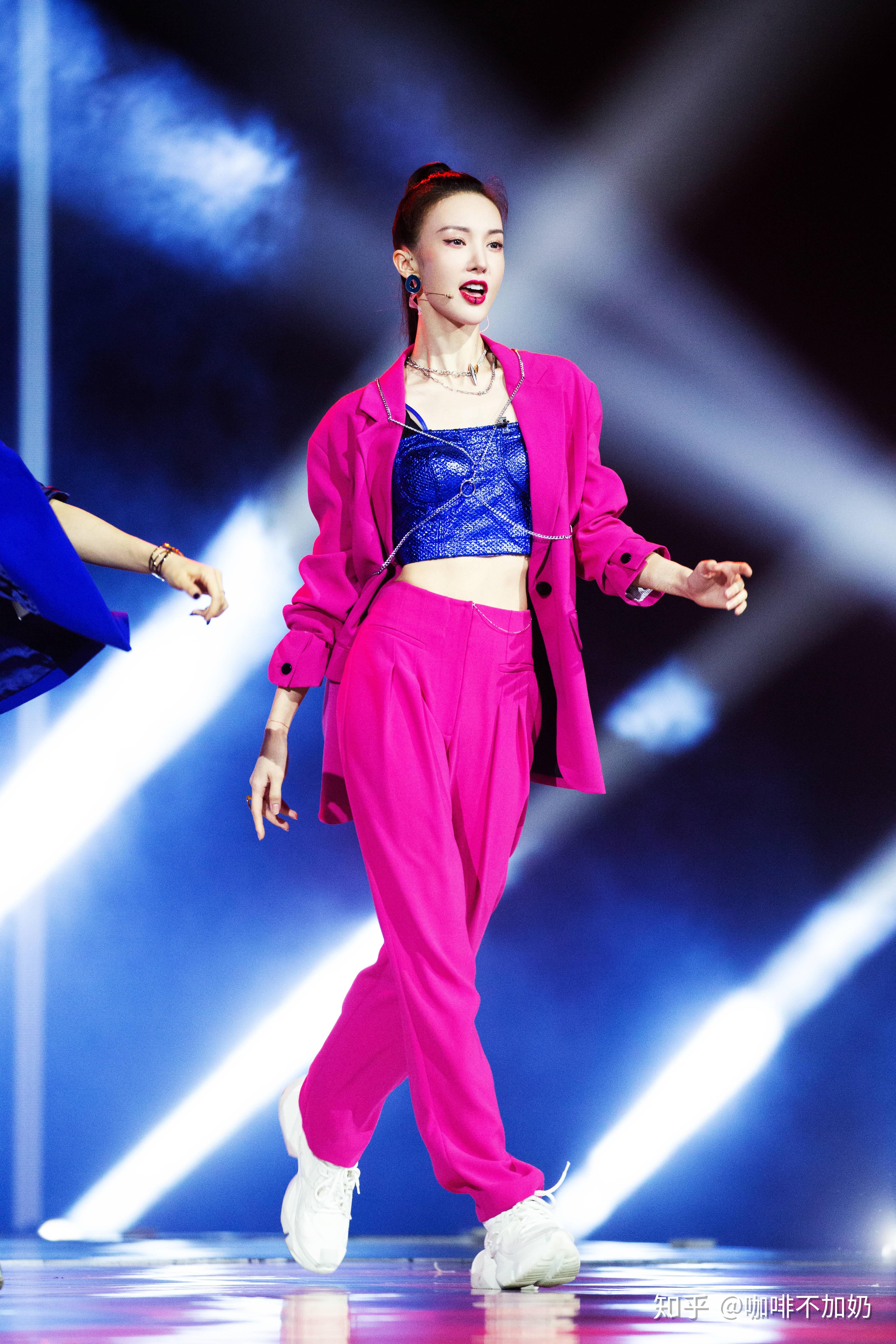 如何评价在乘风破浪的姐姐里金晨的颜值