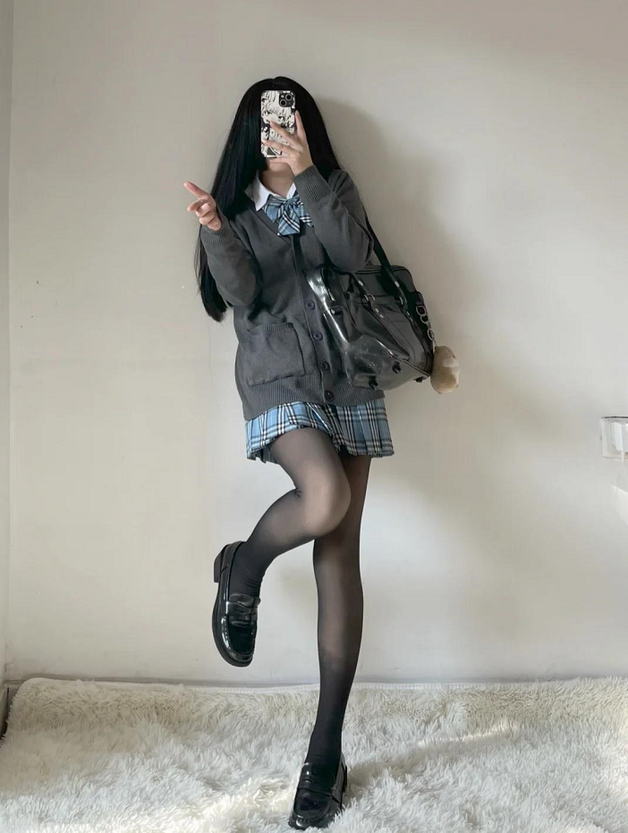 巴黎世家黑丝袜多少钱