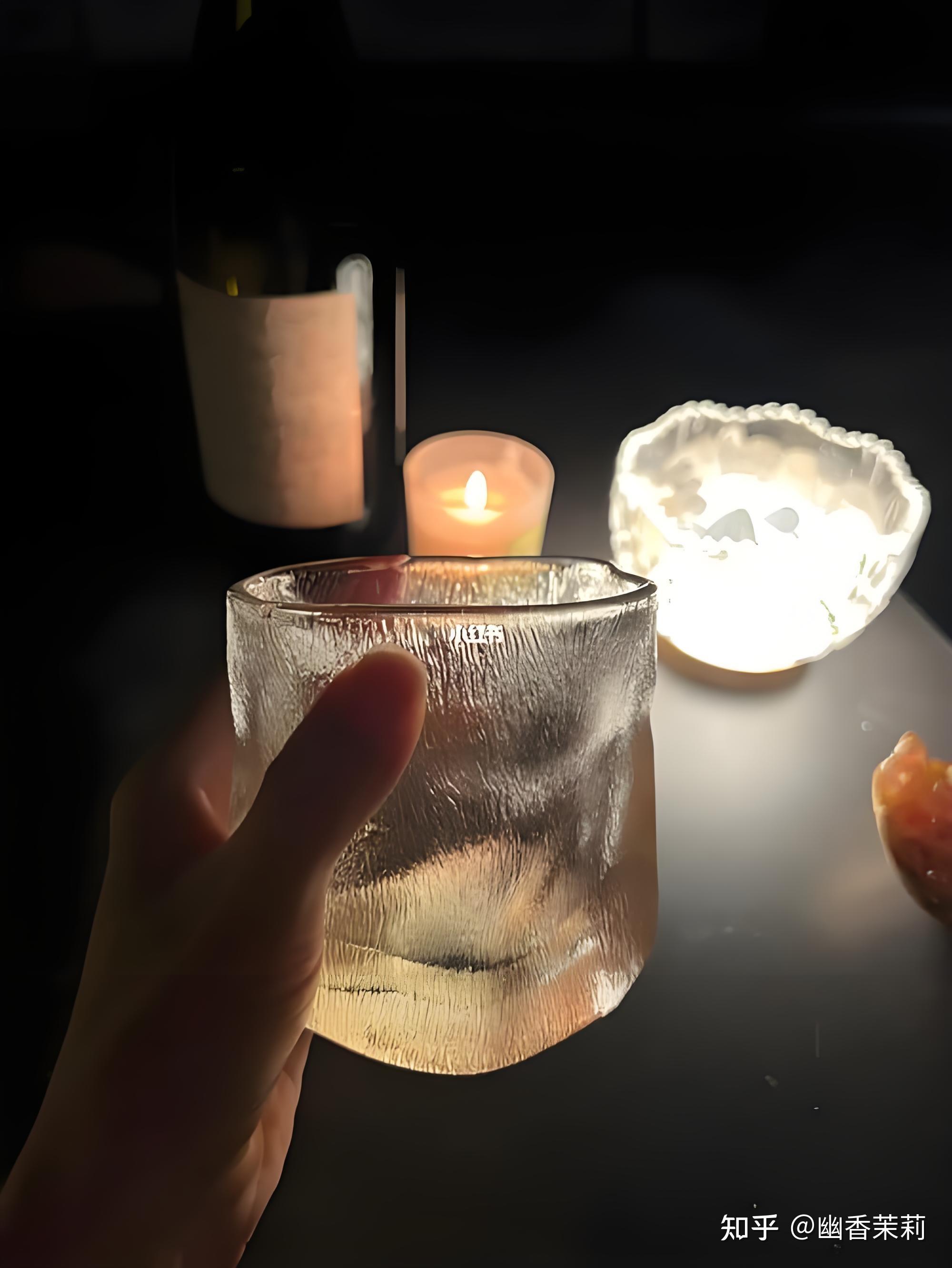 喜欢微醺的感觉喝酒能让人开心啊生活中遇到的一切困难也是在对比我一