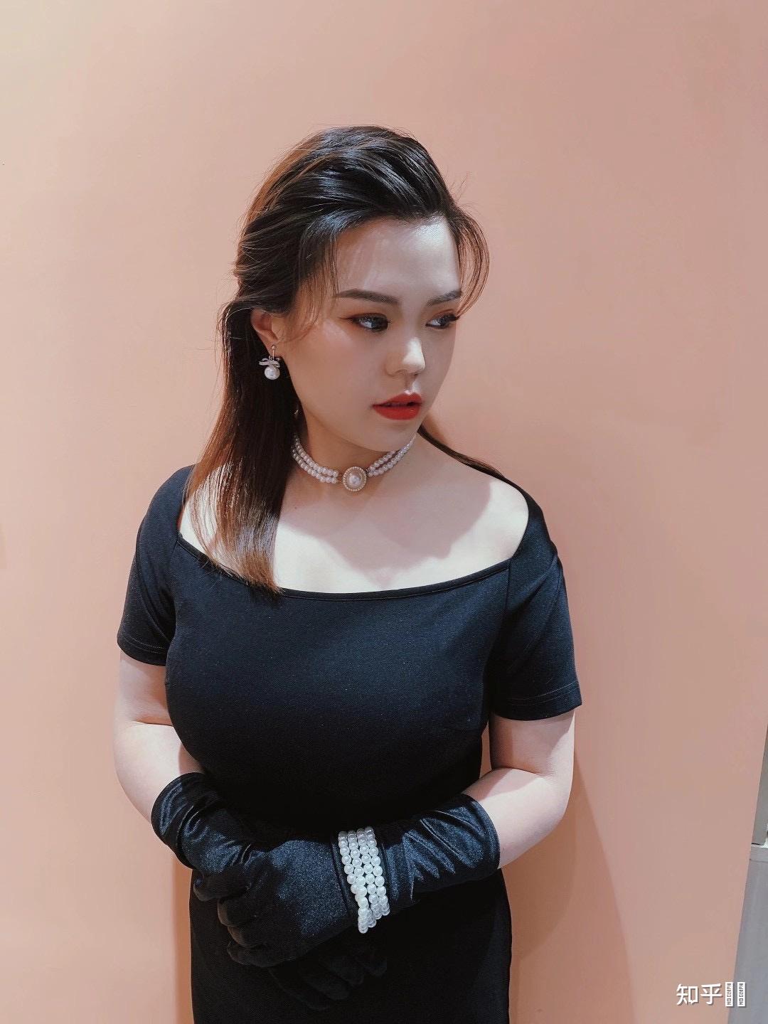 大胸女生如何穿衣搭配