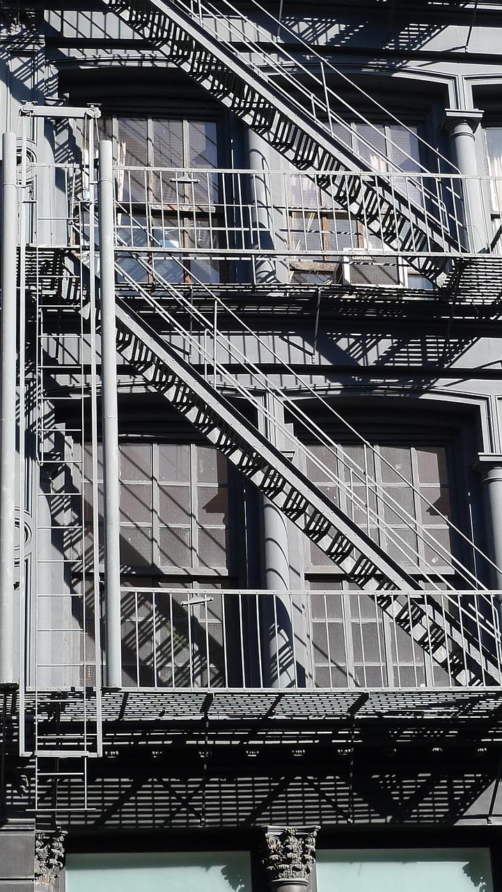 4. 楼梯下收纳柜