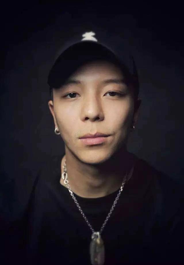 "中国街舞第一人"——黄景行(dino)