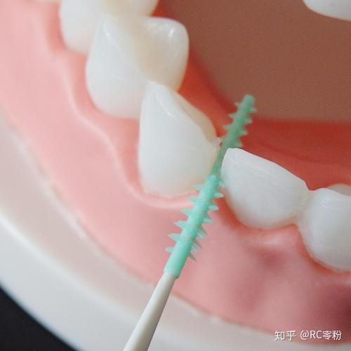 牙驻用间隙刷会的驻的地方弄大吗