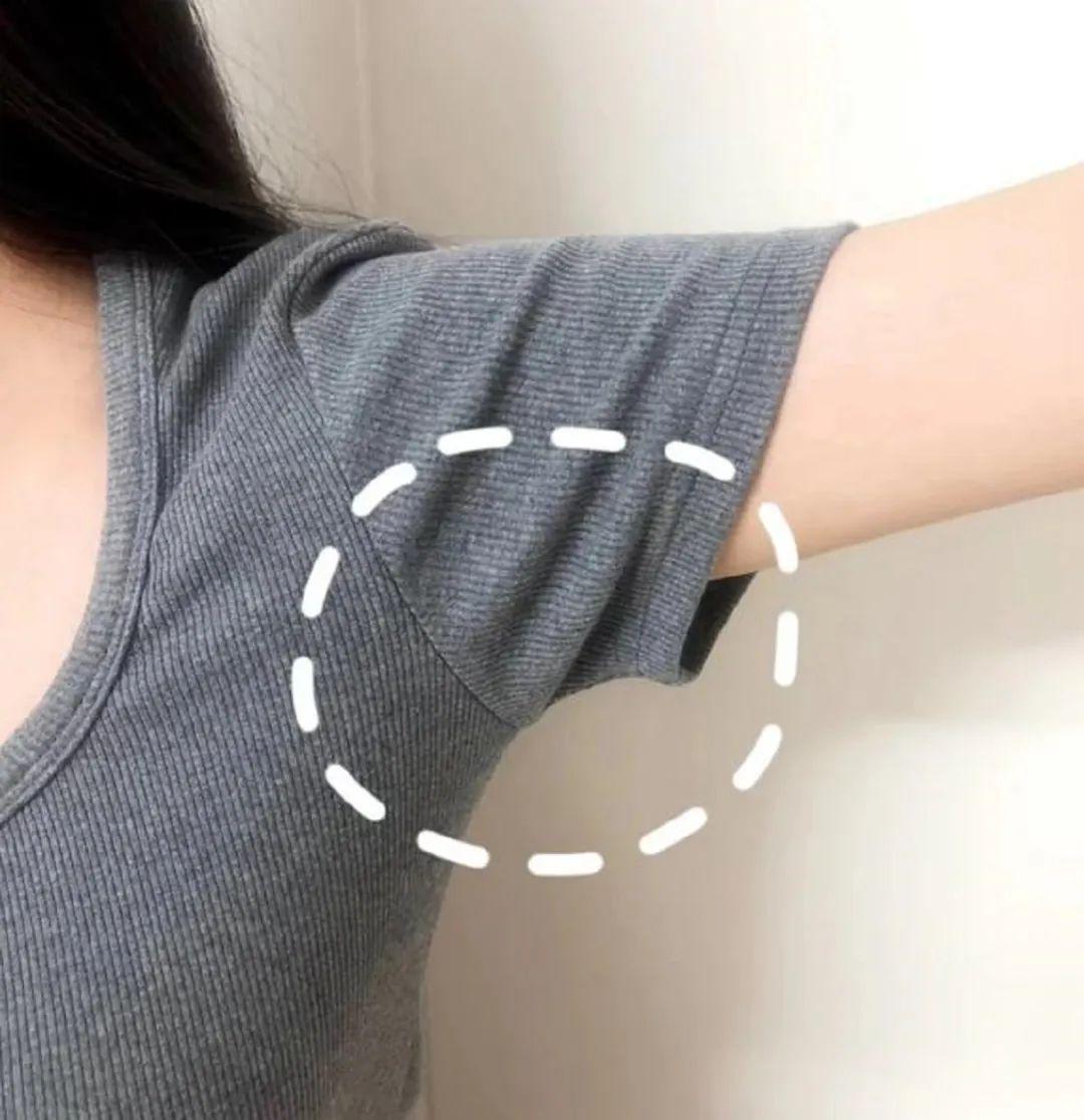为什么有的衣服穿了腋下有孜然味,有的衣服没有,狐臭会后天发展吗?