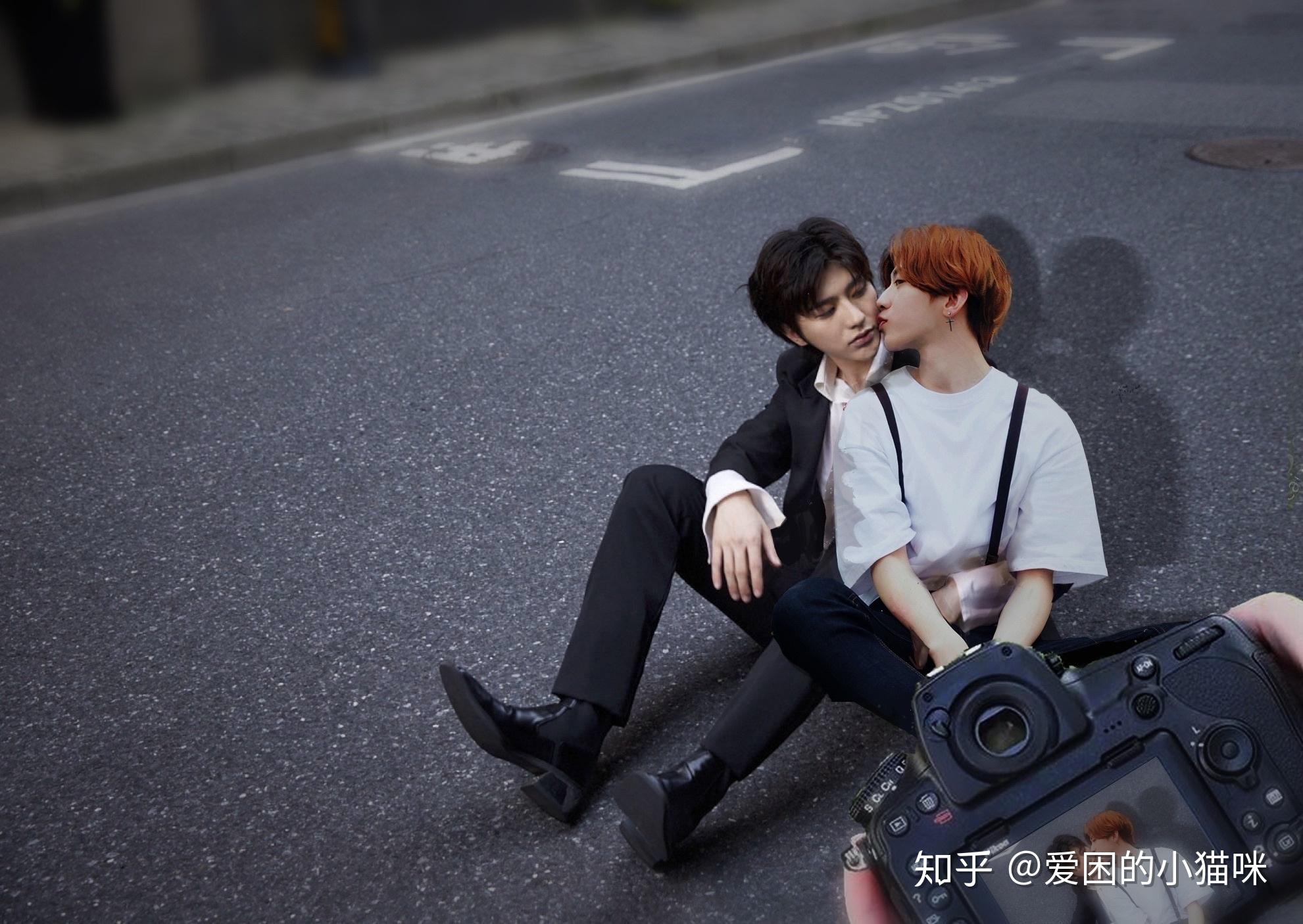 请问蔡徐坤是不是谈恋爱了啊