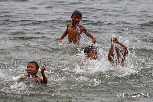 请问现在农村夏天还有光屁股裸奔小孩吗?