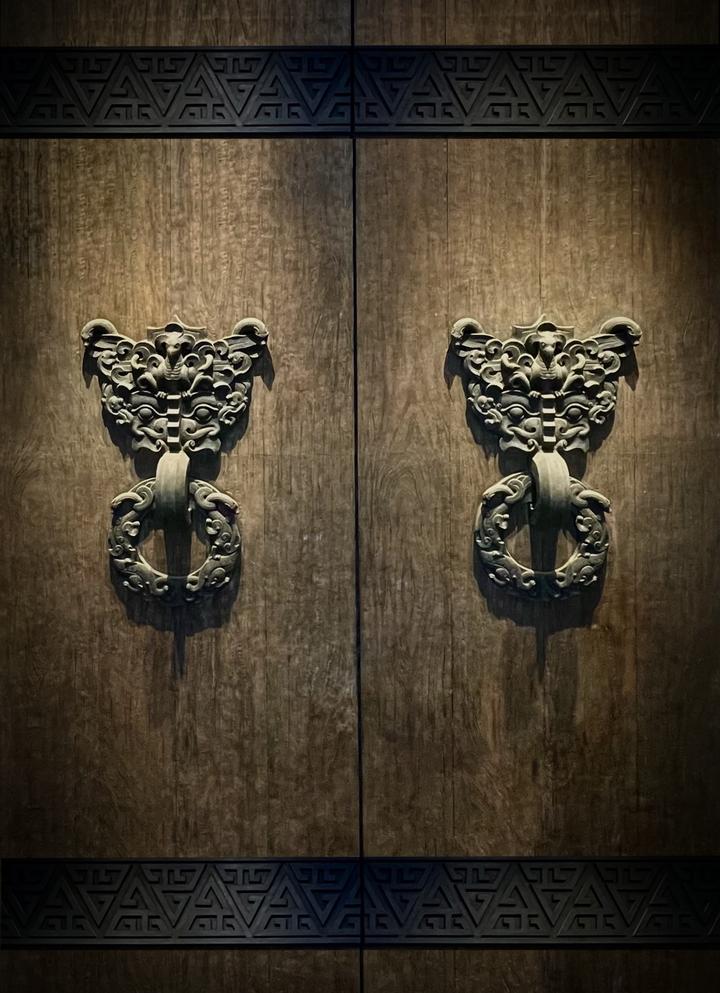 叩响门环，走进燕赵历史——透雕龙凤纹铜铺首衔环 - 知乎