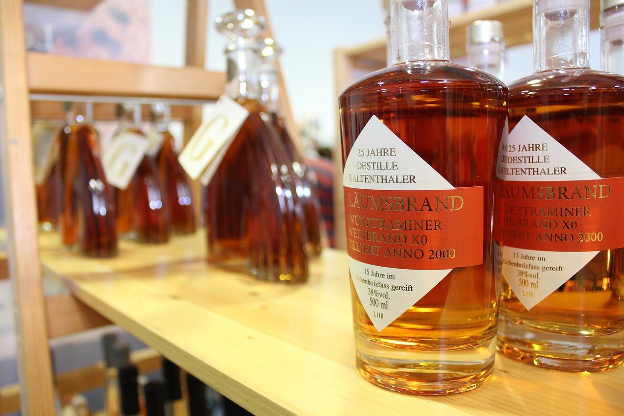 如何装饰空酒瓶