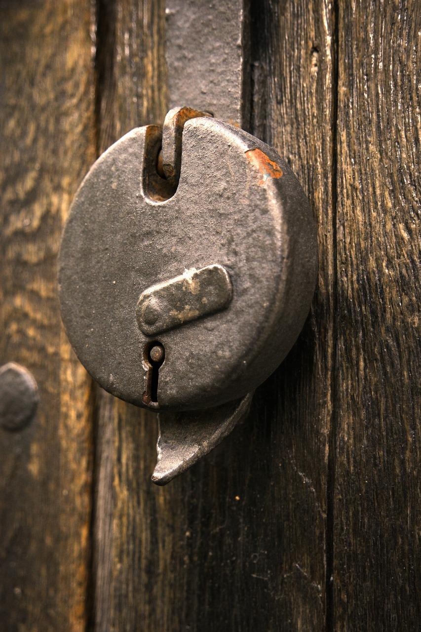 3. 旧弹簧安全取出