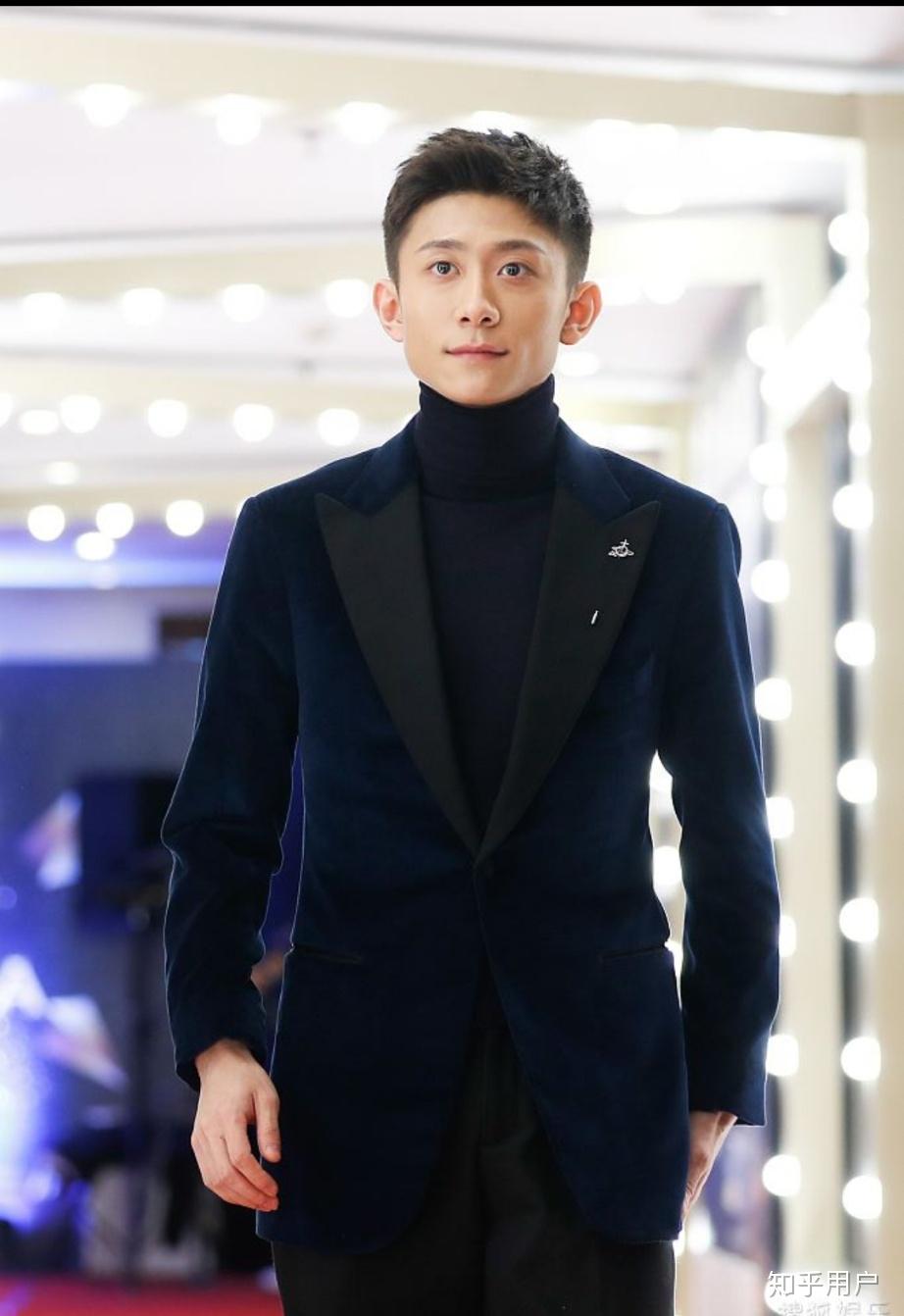 把高领毛衣穿得好看的男明星照片有哪些? - 知乎