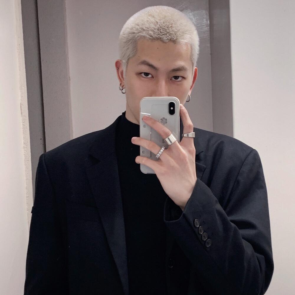 有没有贼帅的寸头男生头像谢谢?