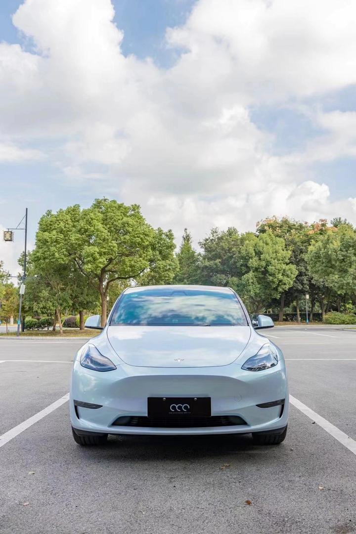 特斯拉model3漫彩改色膜渐变亮面灵动绿,玉石般冰透纯粹